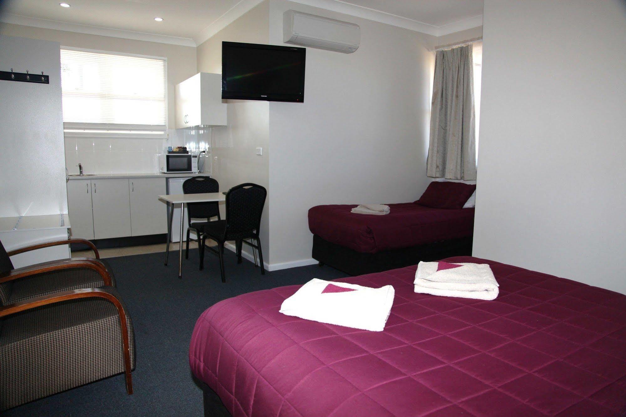 Titania Motel Oberon Bagian luar foto