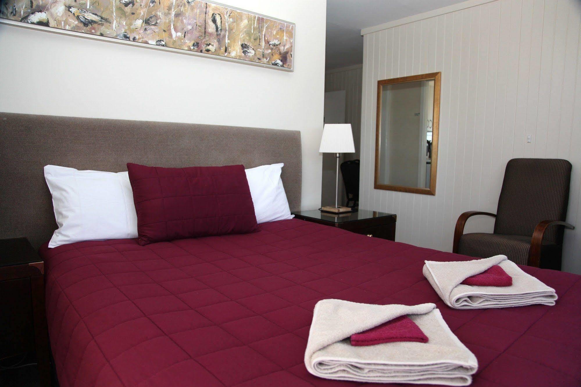 Titania Motel Oberon Bagian luar foto